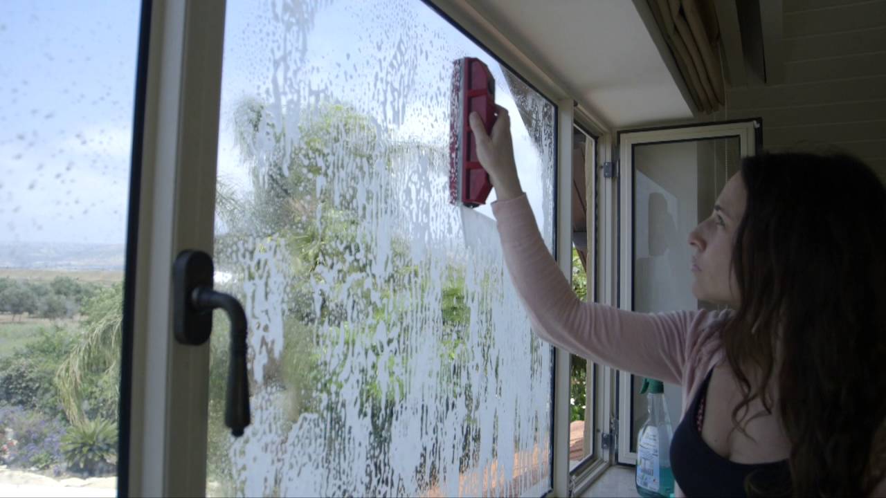 The Glider Magnetic Window Cleaner Microfiber Cloth | Tyroler Bright Tools #diy #cleaning #clean