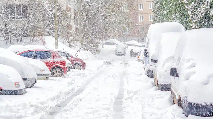 Cars stuck in a Winter storm