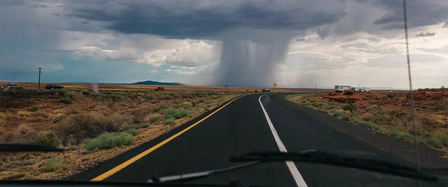 how to prepare for a tornado : photo of a large tornado approaching