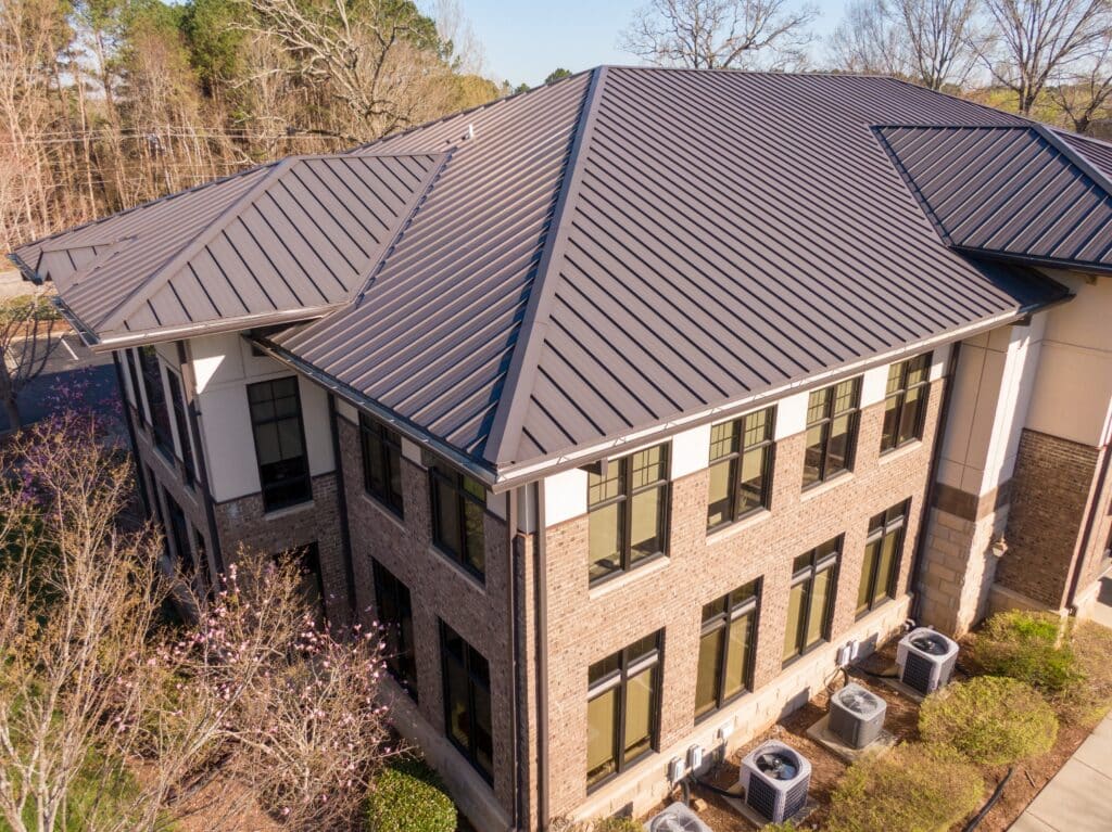 Roof with standing seam metal roffing